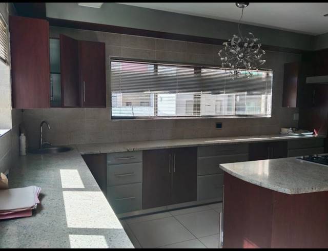 5 BEDROOM HOUSE FOR SALE IN CELTIC MEADOWS